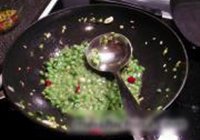 酸黄瓜四季豆炒肉末的做法 步骤5