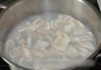 青椒鱿鱼花的做法 步骤2