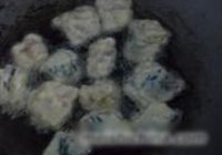 炸鱼块的做法 步骤4
