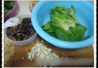 豆豉鲮鱼炒麦菜的做法 步骤2