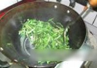 韭菜虾皮炒鸡蛋的做法 步骤5