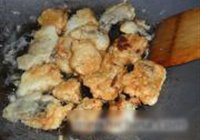 炸鱼块的做法 步骤5