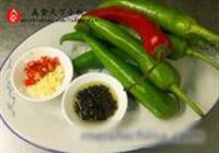 豆豉虎皮尖椒的做法 步骤1