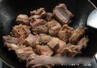 干锅牛排的做法 步骤1