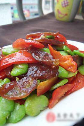 蚕豆红椒炒腊肠