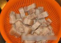 鱿鱼红烧肉的做法 步骤1