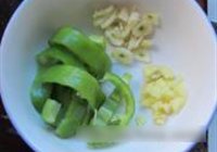 豆瓣酱炒茄子的做法 步骤4