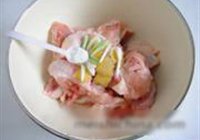 原味炸鸡翅的做法 步骤3