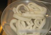 鱿鱼红烧肉的做法 步骤3