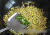 素炒辣味黄豆芽的做法 步骤6