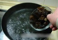 肉片鸡蛋炒西芹的做法 步骤1