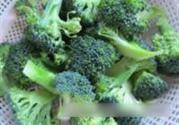 虾干素鸡炒绿花菜的做法 步骤4