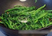 炝炒白油菜尖的做法 步骤6