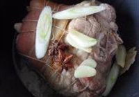 冰糖肘子的做法 步骤7