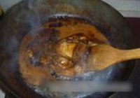 红烧鸦片鱼头的做法 步骤4