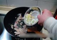 肉片鸡蛋炒西芹的做法 步骤4