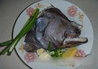 红烧鸦片鱼头的做法 步骤1