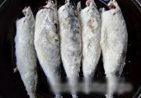 烧鲅鱼的做法 步骤2