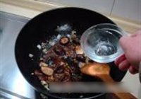 香菇肉片烧白菜的做法 步骤6