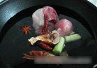 猪肉炖粉条的做法 步骤2