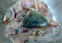 油泼鲤鱼的做法 步骤5
