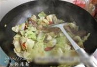 包菜腊肉干锅的做法 步骤9