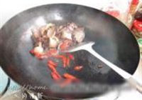 包菜腊肉干锅的做法 步骤7