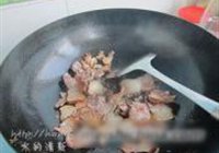 包菜腊肉干锅的做法 步骤6