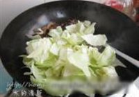 包菜腊肉干锅的做法 步骤8