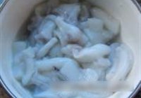 咸菜炒墨鱼的做法 步骤2