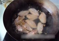 可乐鸡翅的做法 步骤3