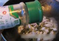 咸菜炒墨鱼的做法 步骤10