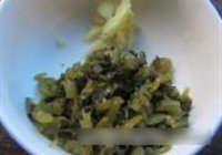 咸菜炒墨鱼的做法 步骤4