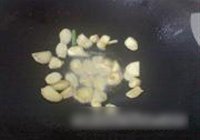 三杯鸡的做法 步骤5