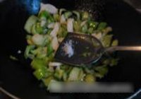 山药菜梗的做法 步骤5