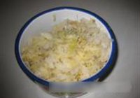 冻豆腐炖酸菜的做法 步骤2