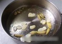 酸黄瓜炒鸡胗的做法 步骤4