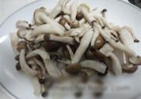 多彩蟹味菇的做法 步骤2