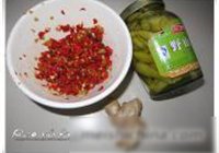 双椒鱼头的做法 步骤3