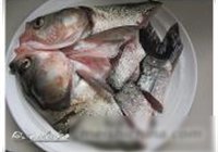 双椒鱼头的做法 步骤1
