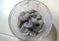 桃仁炒虾球的做法 步骤4