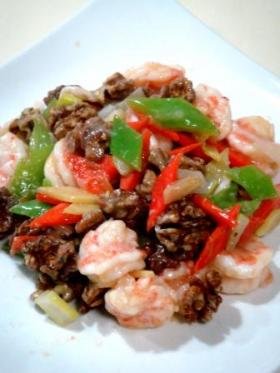 桃仁炒虾球
