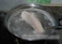蒜苗回锅肉的做法 步骤2