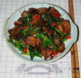 蒜苗回锅肉