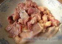 鸡肉炖粉条的做法 步骤2