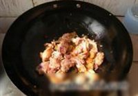 鸡肉炖粉条的做法 步骤4