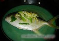 清蒸金鲳鱼的做法 步骤3