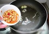 腊八豆烩金钱蛋的做法 步骤8