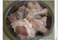 砂锅筒子骨的做法 步骤3