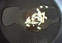 芝麻蒜香鸡丁的做法 步骤7